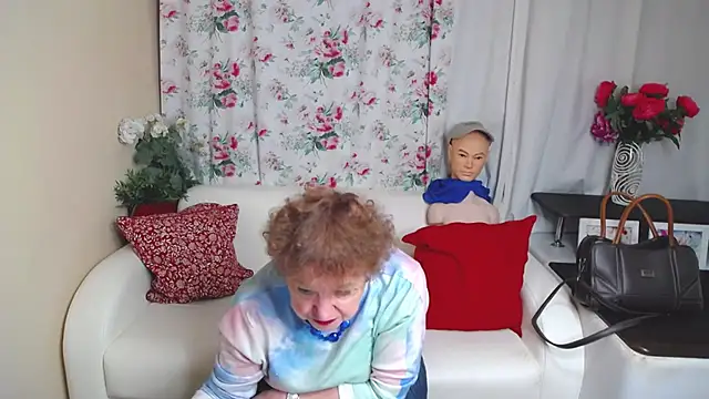 YourHotGranny webcam