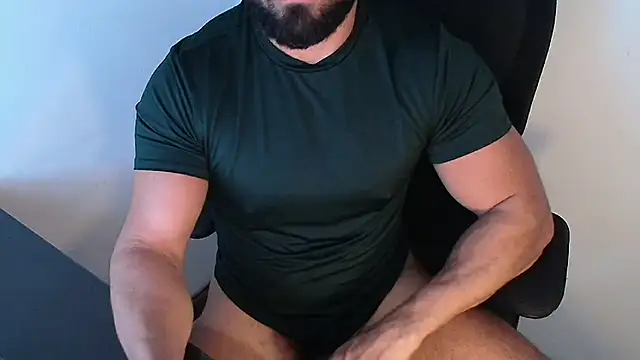 abeardguyone live cam on StripChat