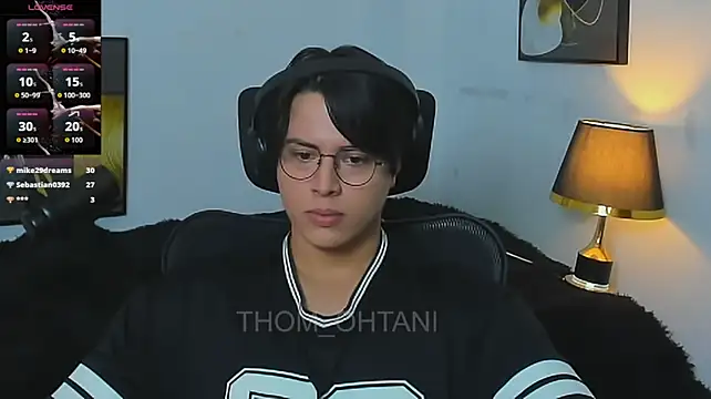 Thom_Ohtani live cam on StripChat
