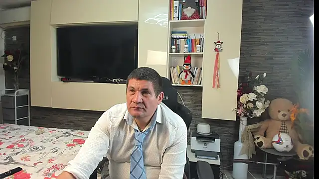 SpartacusDaddy48 live cam on StripChat