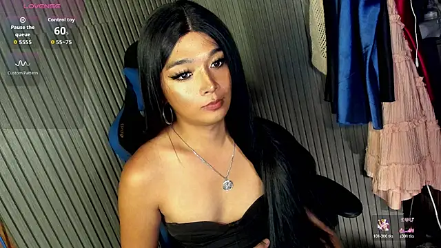 TrinityFucksYou live cam on StripChat