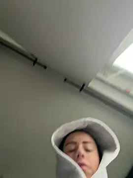 ElliemaiX webcam