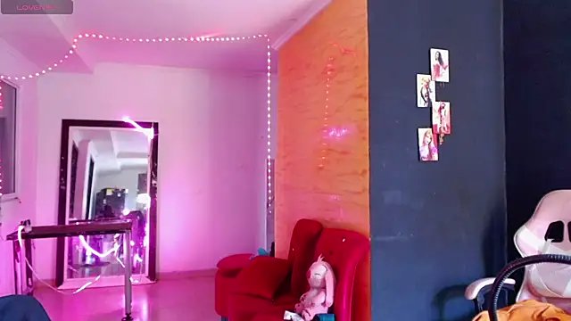 PervertedMissCloe live cam on StripChat