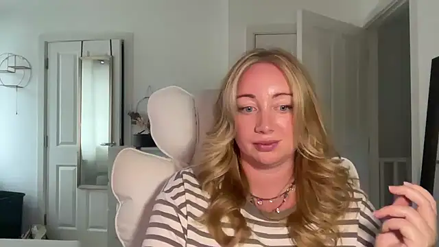 arielsweetieee webcam