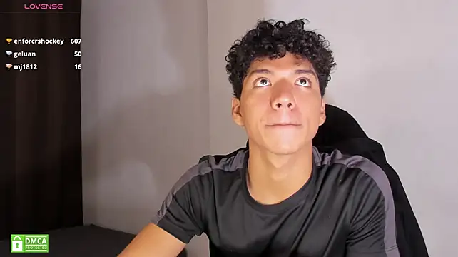 Maximiliano_Young live cam on StripChat