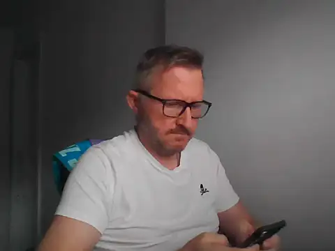 Excalibur82 live cam on StripChat
