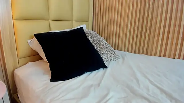 LUCI_COLINS webcam