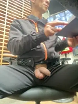 michael_close26 live cam on StripChat