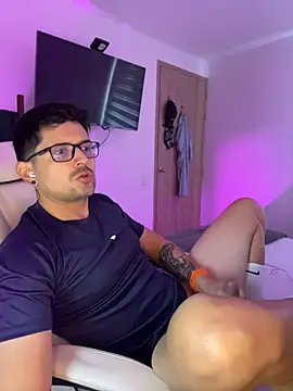 TroyeKnight live cam on StripChat