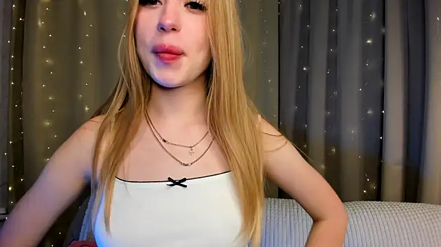MilaHeartless webcam