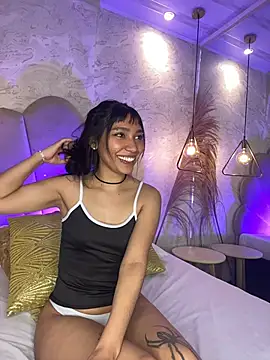 LaylaJames webcam