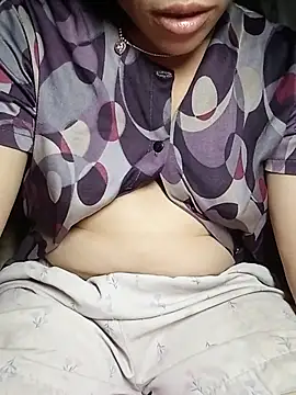 Maya_0102 webcam