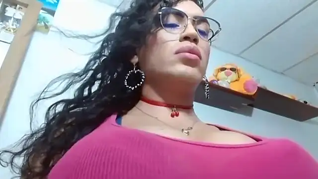 Rosebigtits live cam on StripChat