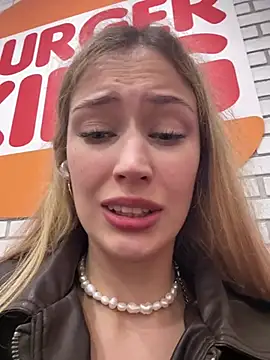 blonde_exe (F teen) - go to the next stall+jerk clit there WC