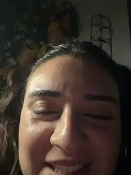 CurvyyMomy webcam