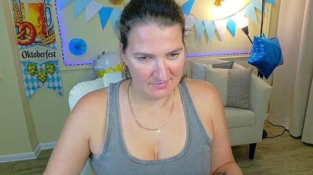 SilviaFreeya live