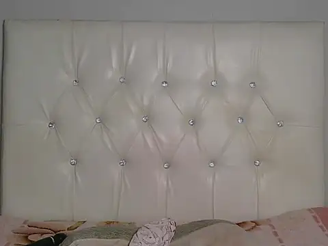 CreamyCaramelGrip webcam