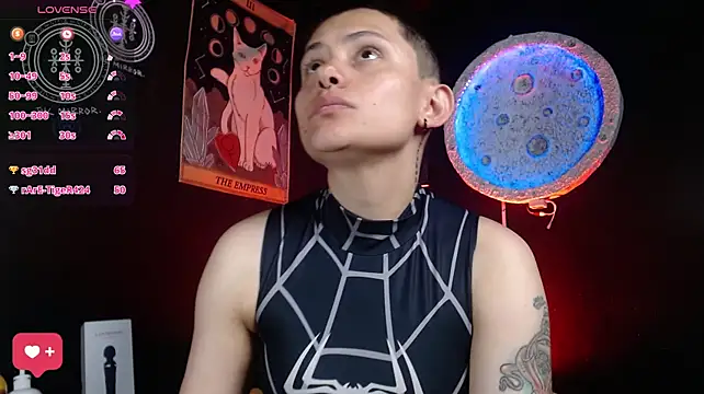 girl_intense444 📈 cam