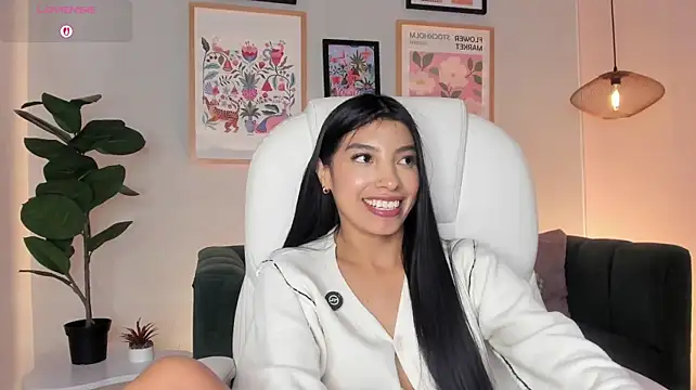 Tiffany_Low live cam on StripChat
