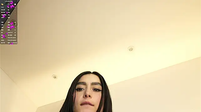 elodie_walker live cam on StripChat