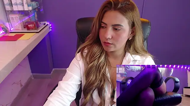 Natasha_Brm webcam