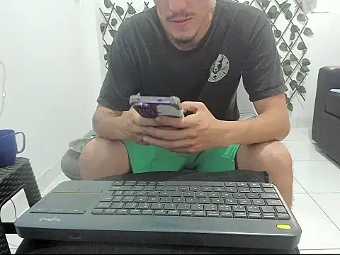 Latins_Boss webcam