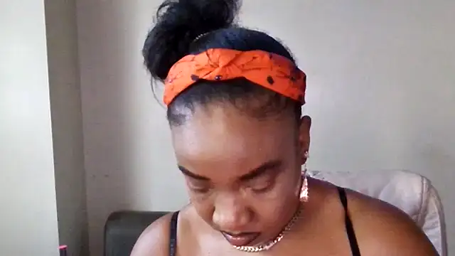 mzpretty444 live cam on StripChat