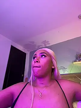YariRose live cam on StripChat