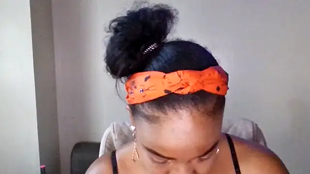 mzpretty444 live cam on StripChat