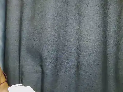 Zari_wet webcam