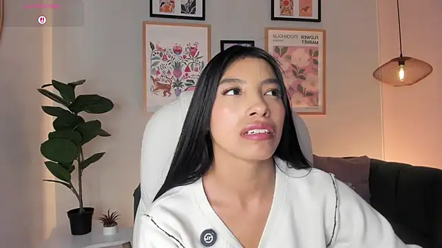 Tiffany_Low webcam