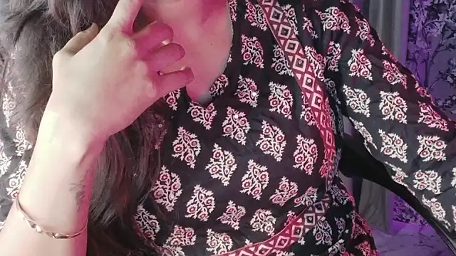 SilkenSundari live sex cam