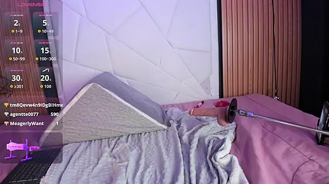 VictoriaLombardy live cam on StripChat