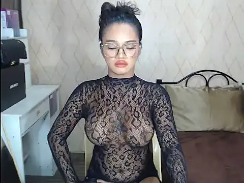 NicoleTheBigCock webcam