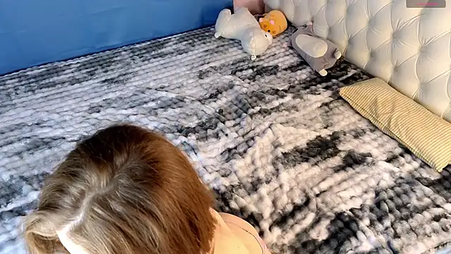 colette_pretty (F teen) - rub my pussy in panties