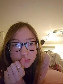 Freaky-Doll webcam