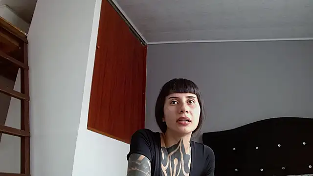Emilia_1995 🍗 stream
