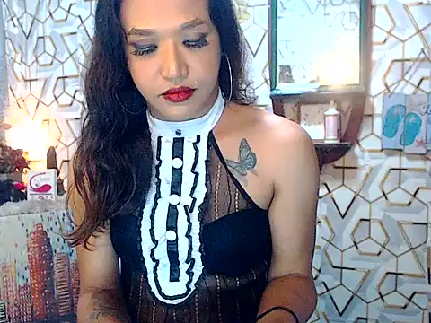 UrQueenBigCums webcam