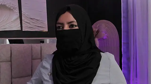 Qamar_Khalifa live cam on StripChat