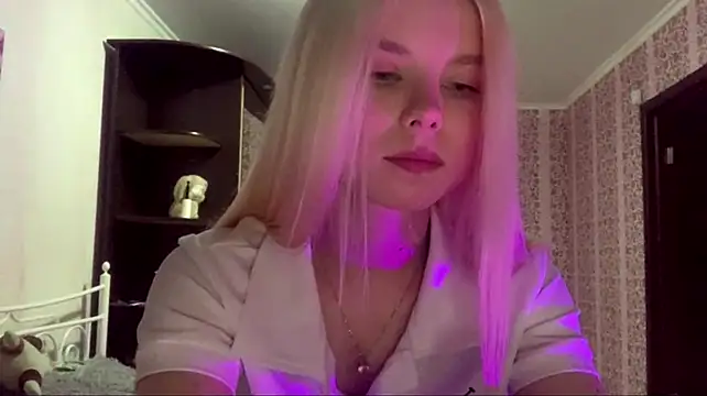 EdwinaDespres live cam on StripChat