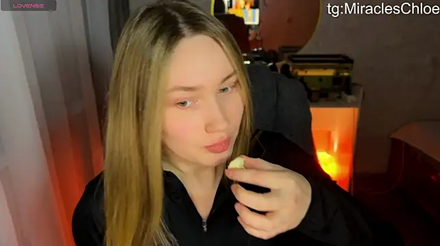 ChloeMillerMeow webcam