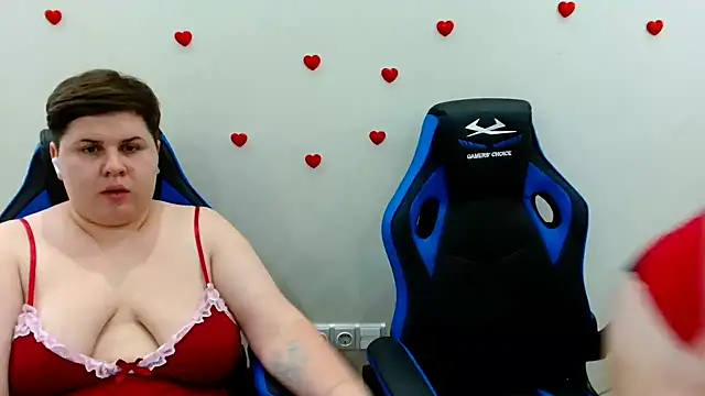 BeckyAndHellen live cam on StripChat