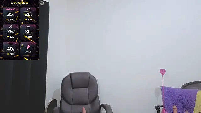 Kiara-Rider live cam on StripChat
