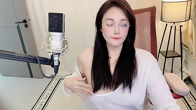 Daisy-77 live cam on StripChat