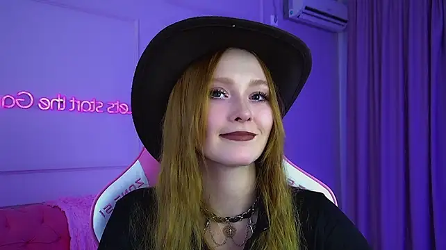 AgataFoxley webcam