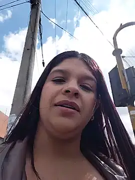 Layla-daring webcam
