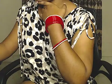 VelvetCoupleLive live cam on StripChat