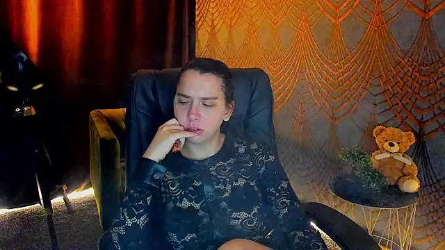 Livia_Shy webcam