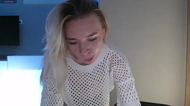 Emily_Hartt live cam on StripChat
