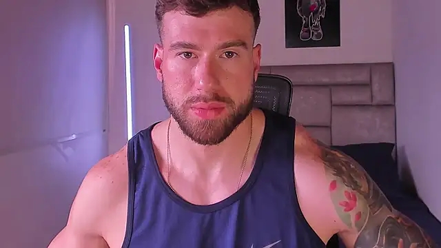 paul_rogerr live cam on StripChat